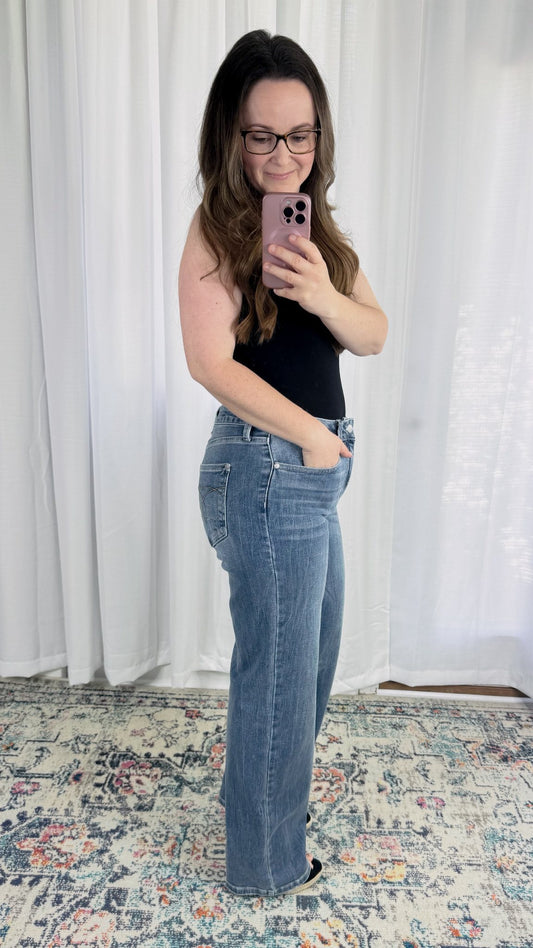 Holly Mid Rise Straight